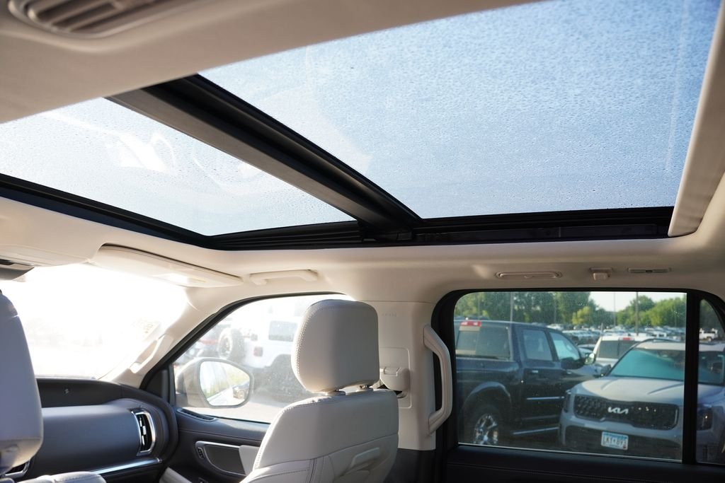 Used 2025 Oxford White Ford Platinum image 5