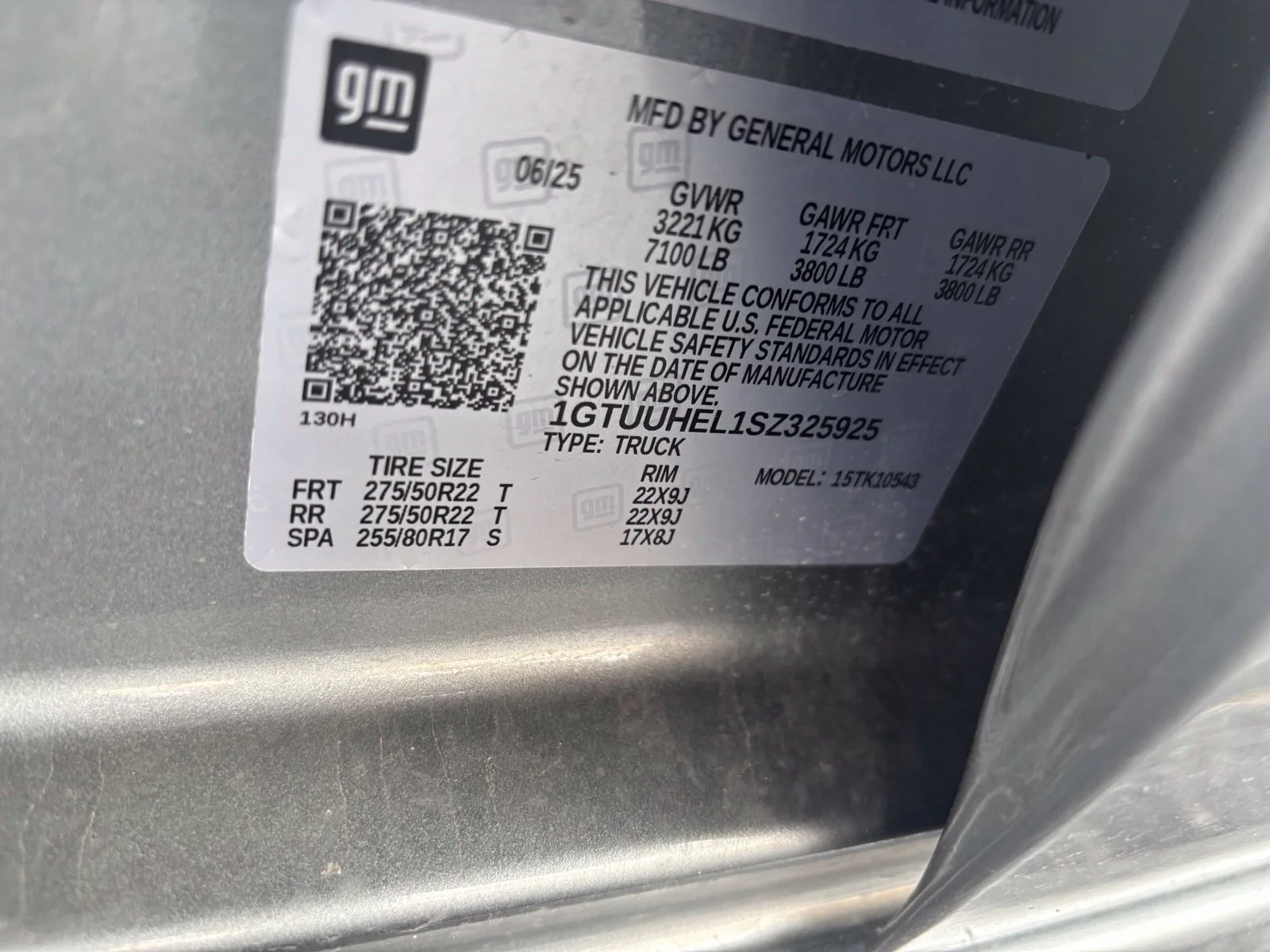 Used 2025 Silver GMC Denali Ultimate image 14