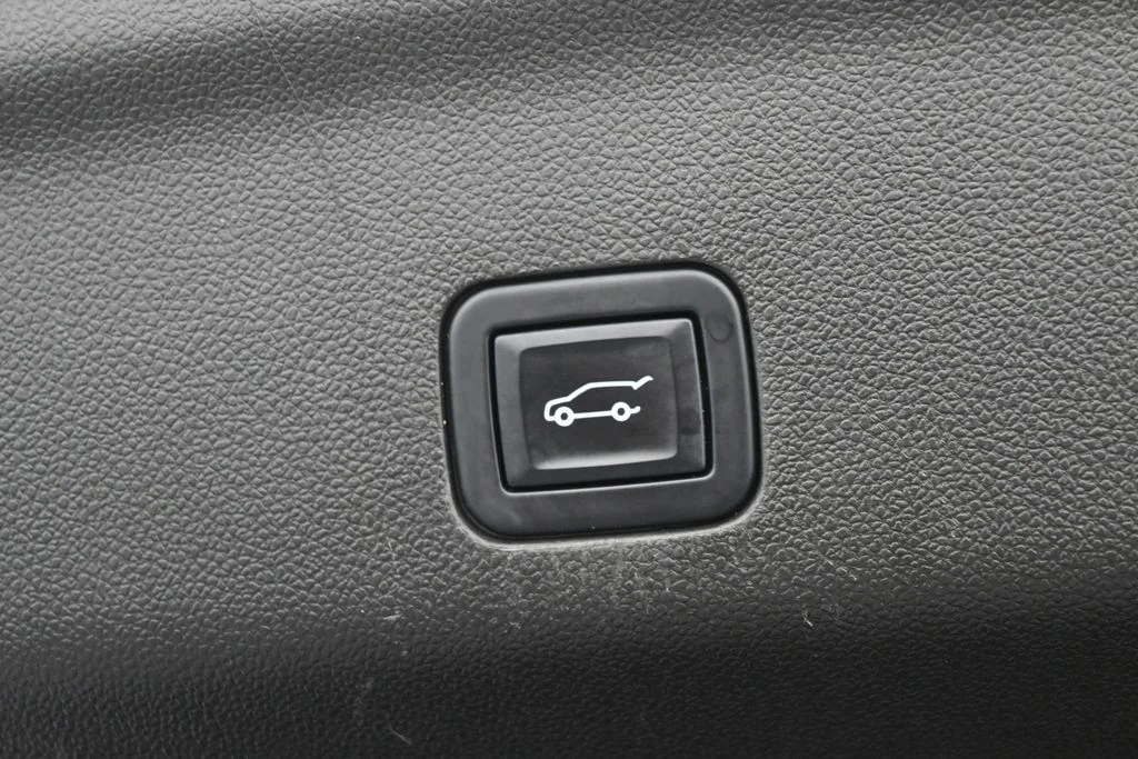 Used 2022 Black Chevrolet LT image 39