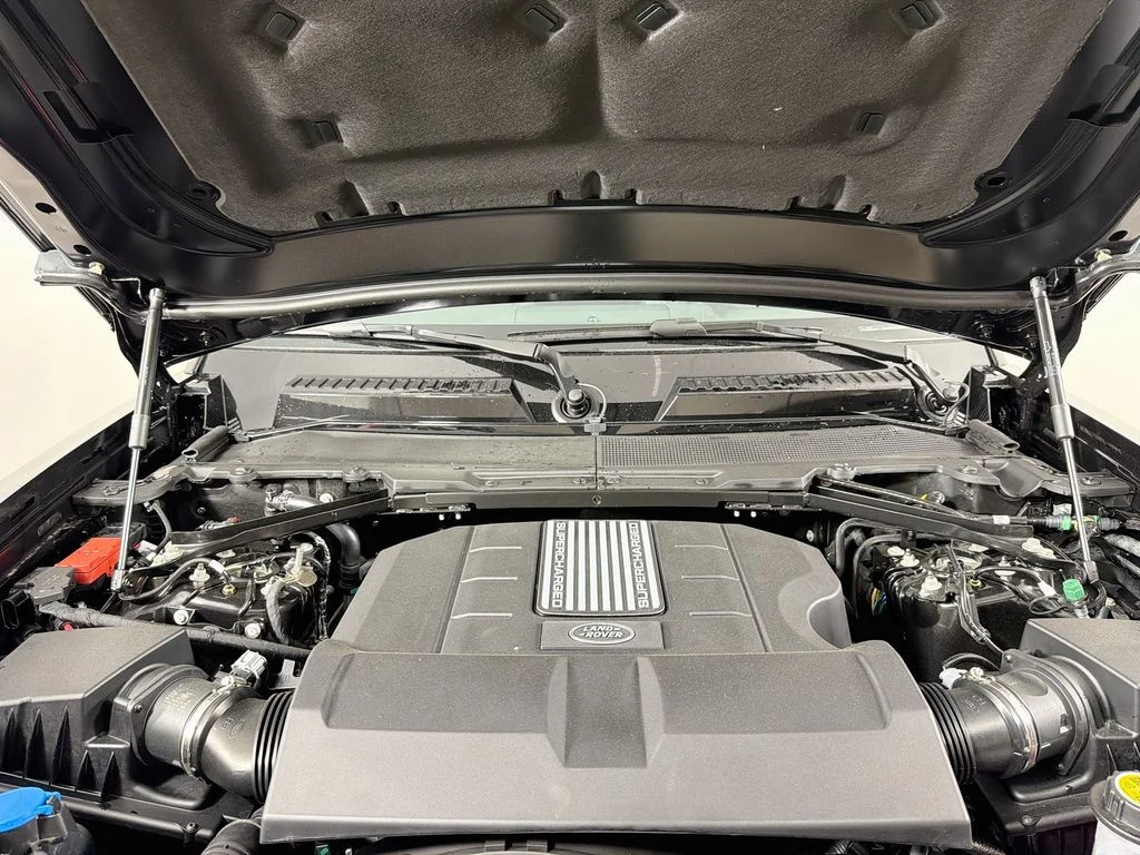 New 2026 Santorini Black Land Rover V8 image 32