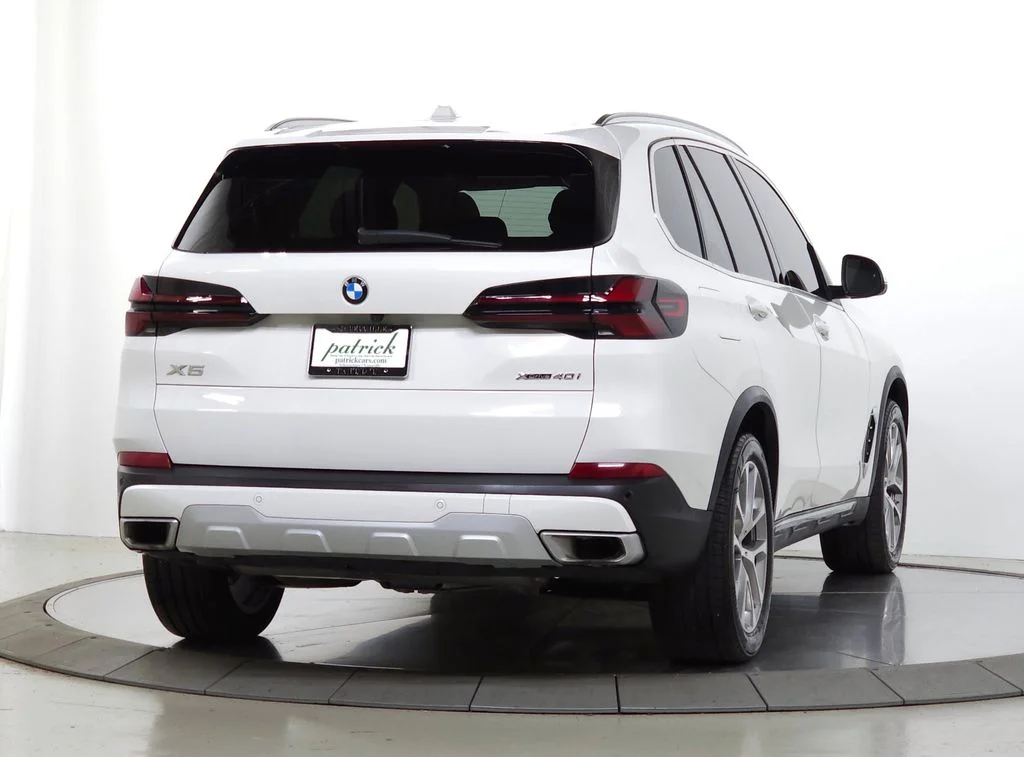 Used 2025 White BMW xDrive40i image 9