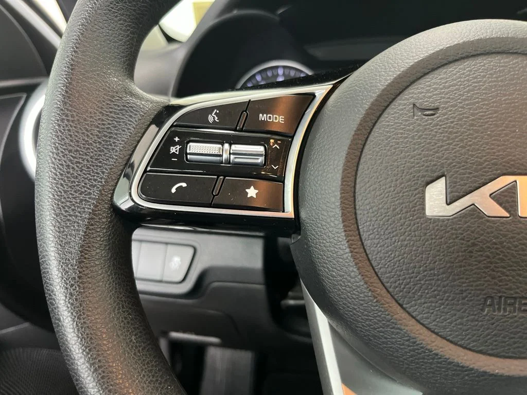 Used 2023 White Kia LXS image 6