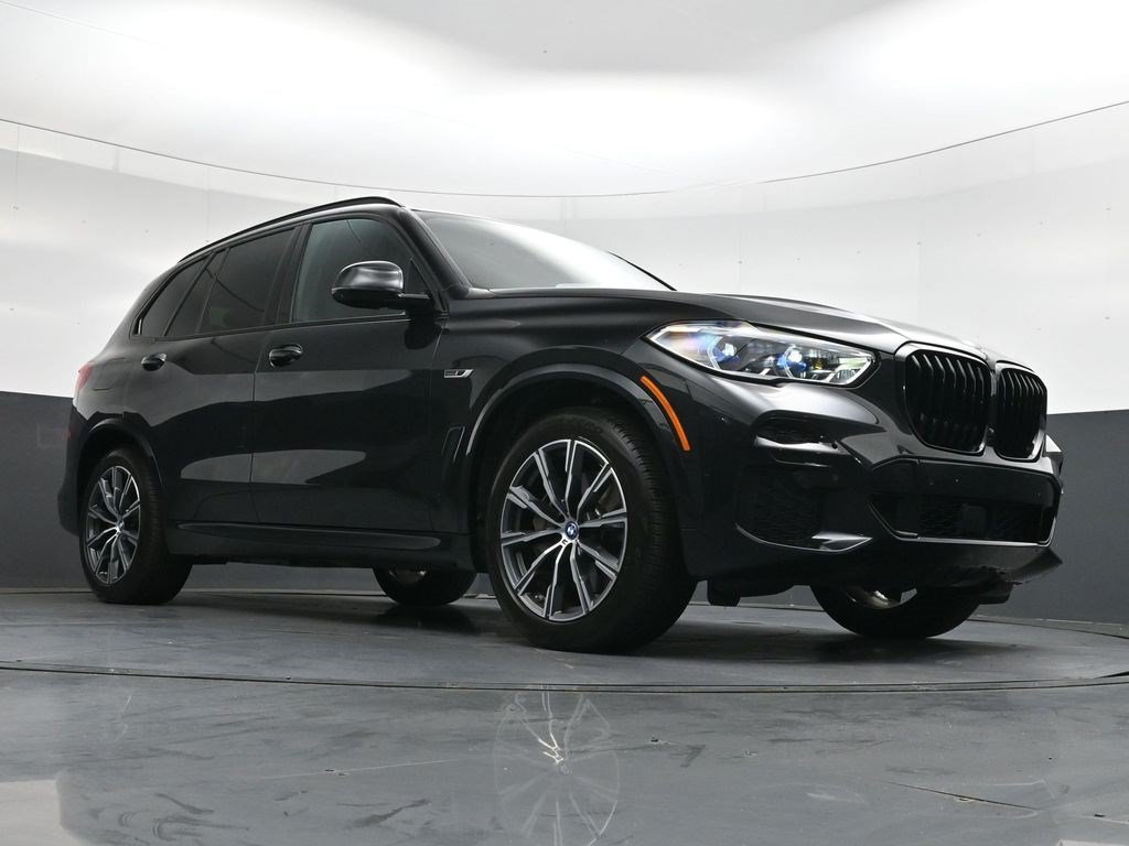 Used 2022 Black Sapphire Metallic BMW xDrive45e image 29