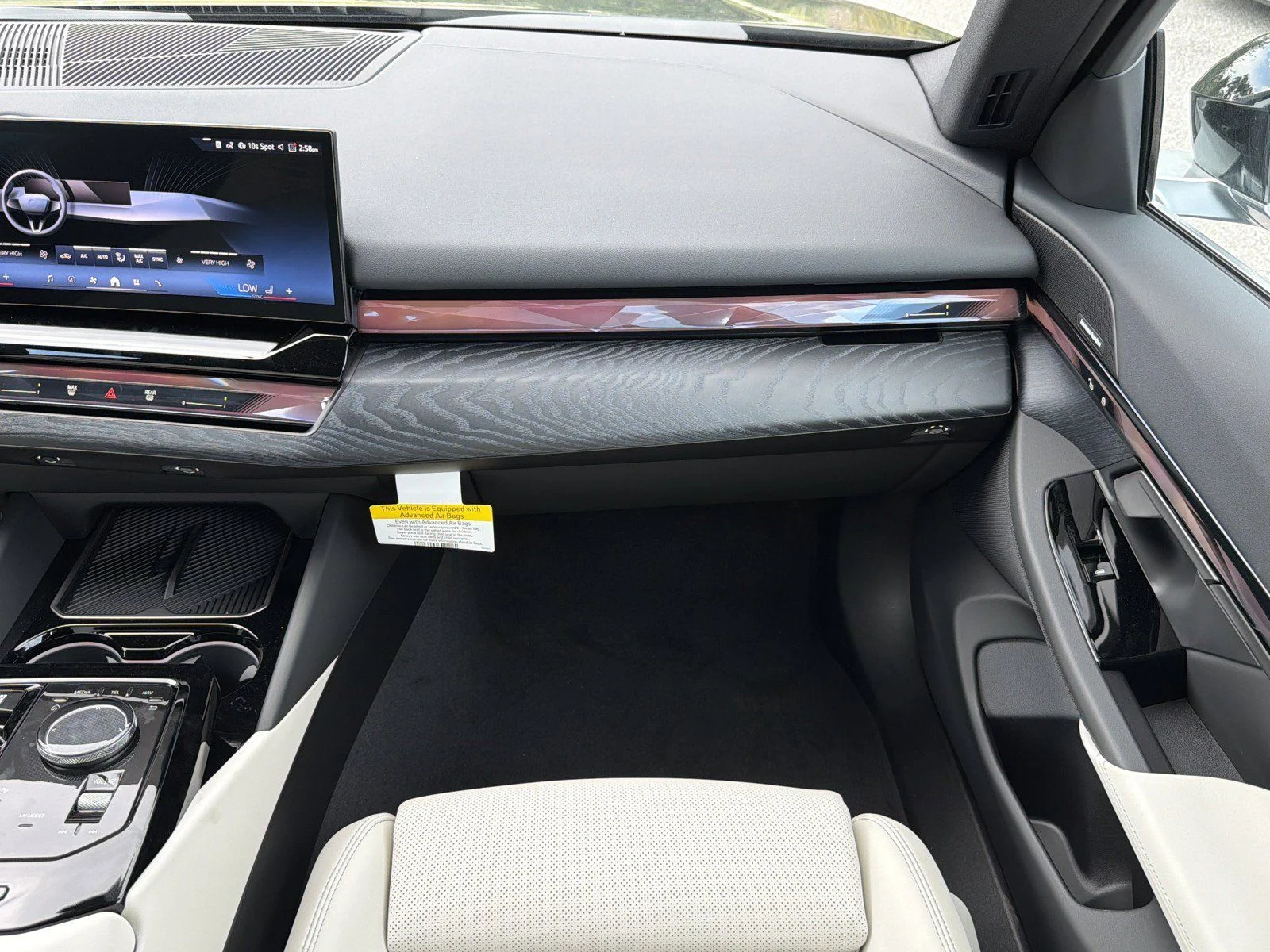 New 2027 Black Sapphire Metallic BMW 530i xDrive image 17