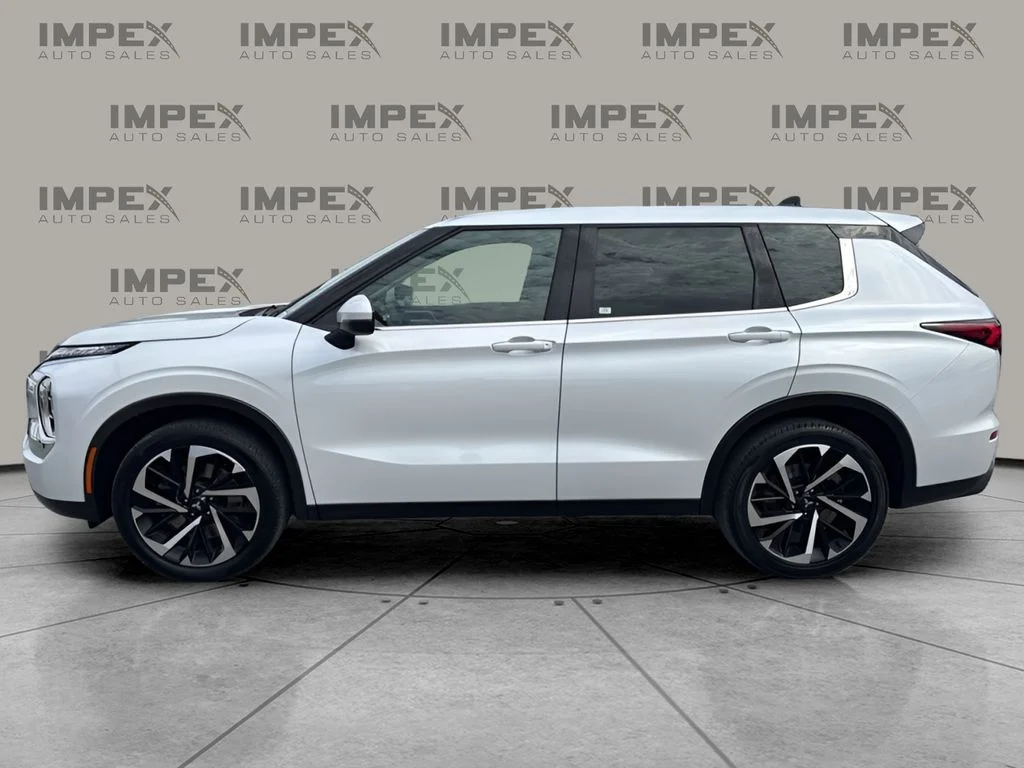 Used 2022 White Mitsubishi ES image 2