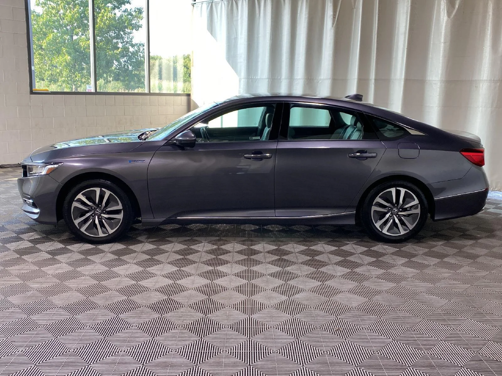 Used 2018 Modern Steel Metallic Honda Touring image 7