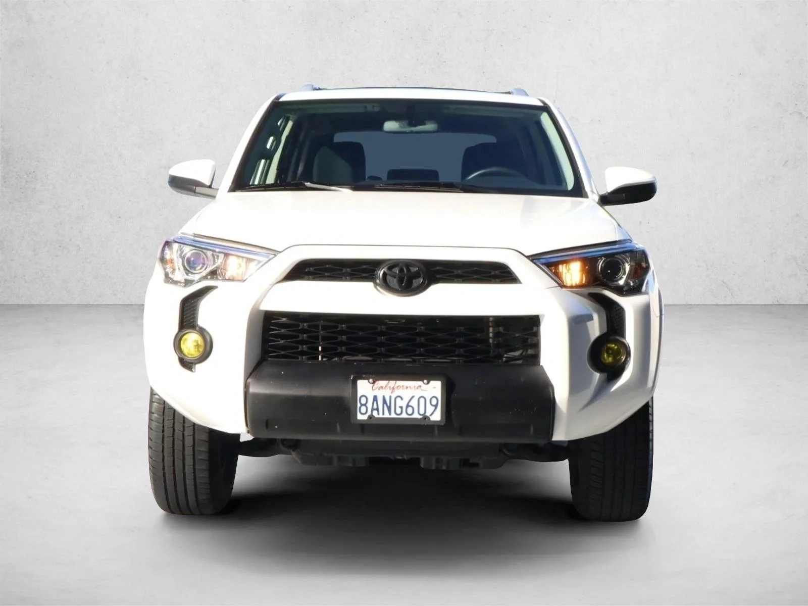 Used 2018 Super White Toyota SR5 image 6