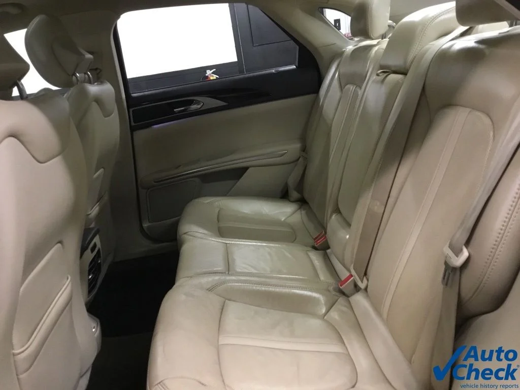 Used 2015 Silver Lincoln Base image 30