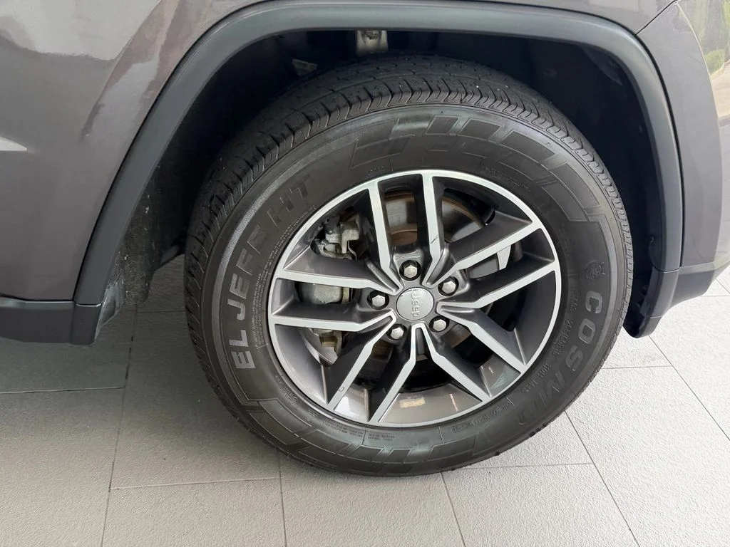 Used 2018 Gray Jeep Limited image 20
