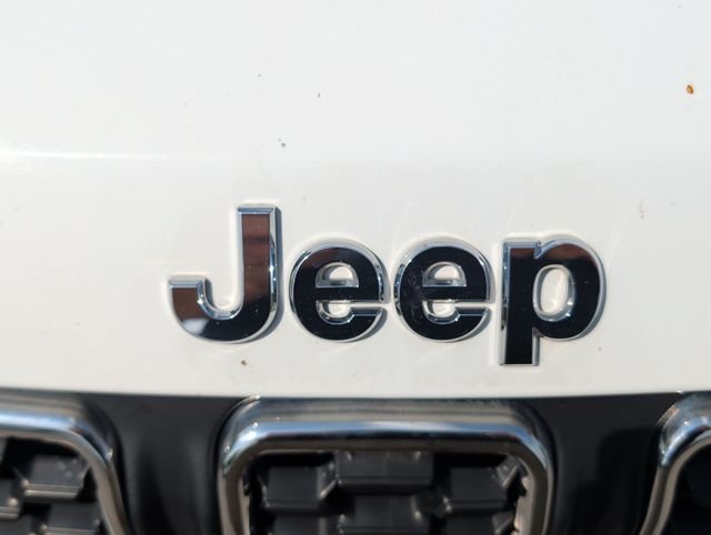 Used 2024 White Jeep Latitude image 31