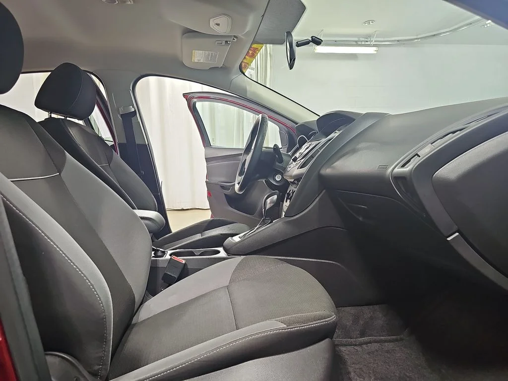 Used 2014 Red Ford SE image 13