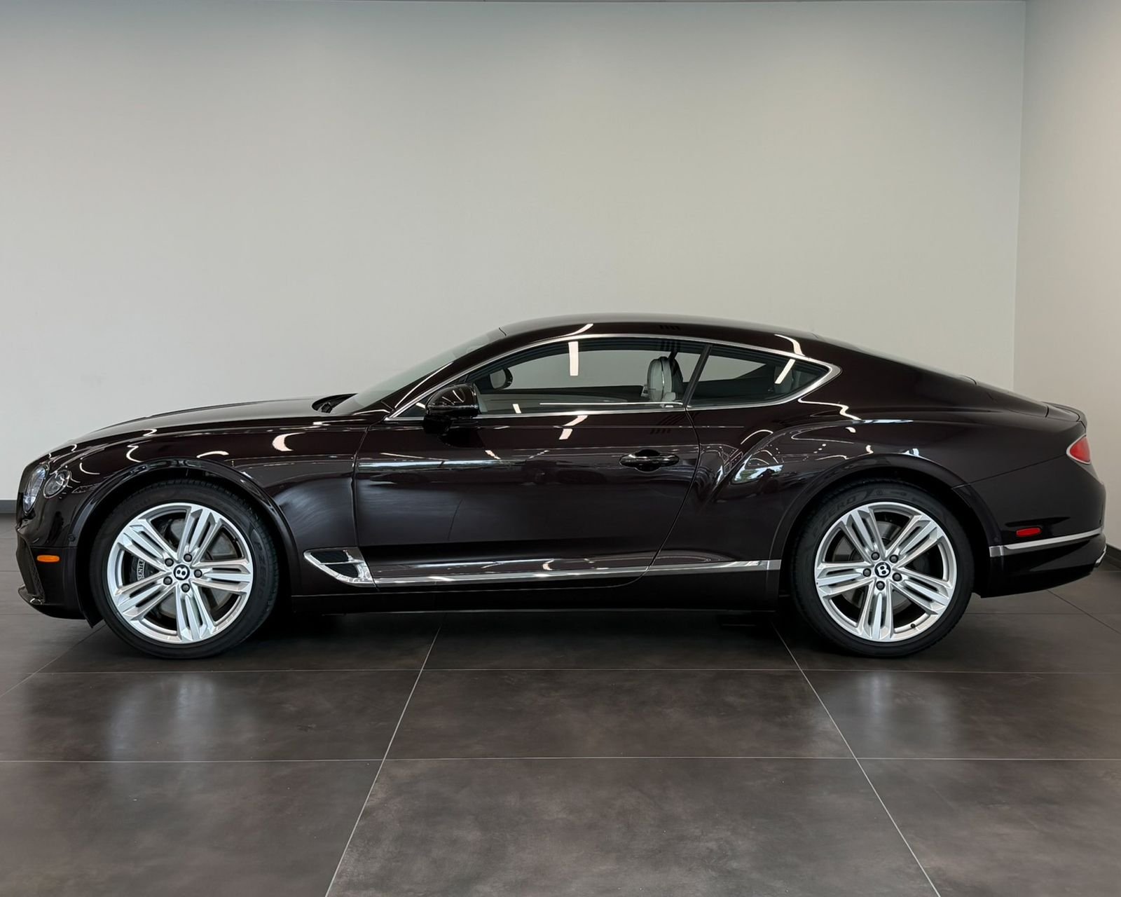 Used 2023 Brown Bentley V8 image 11