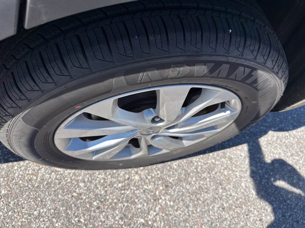 Used 2019 Blue Hyundai SE image 9