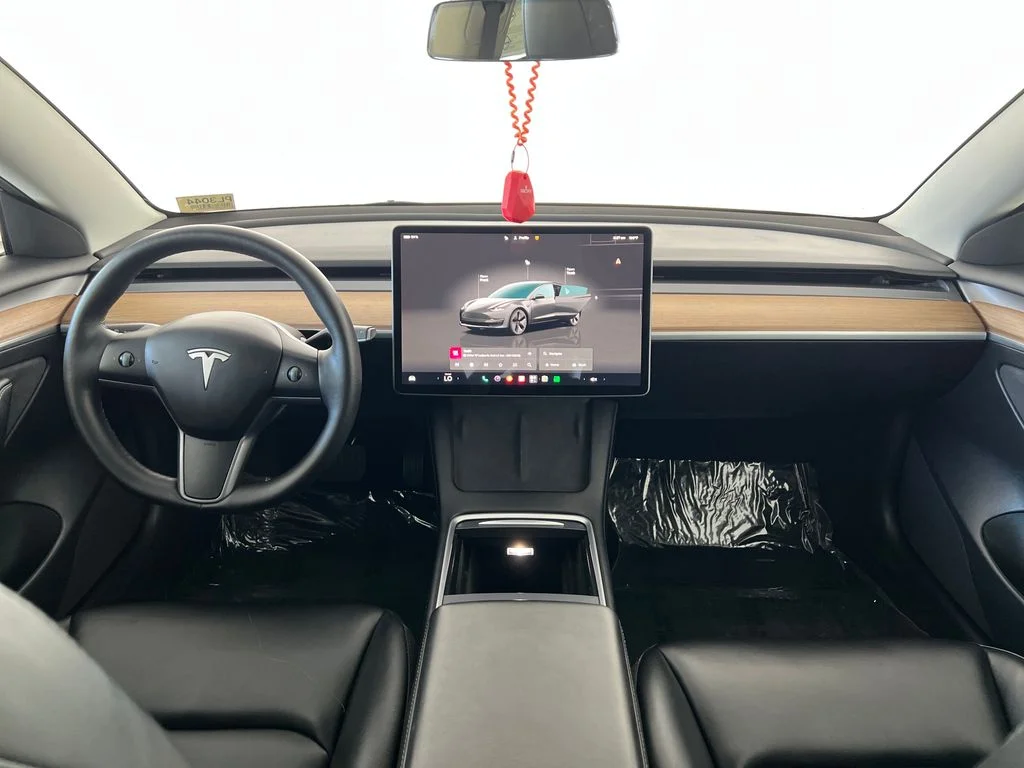 Used 2023  Tesla Base image 14