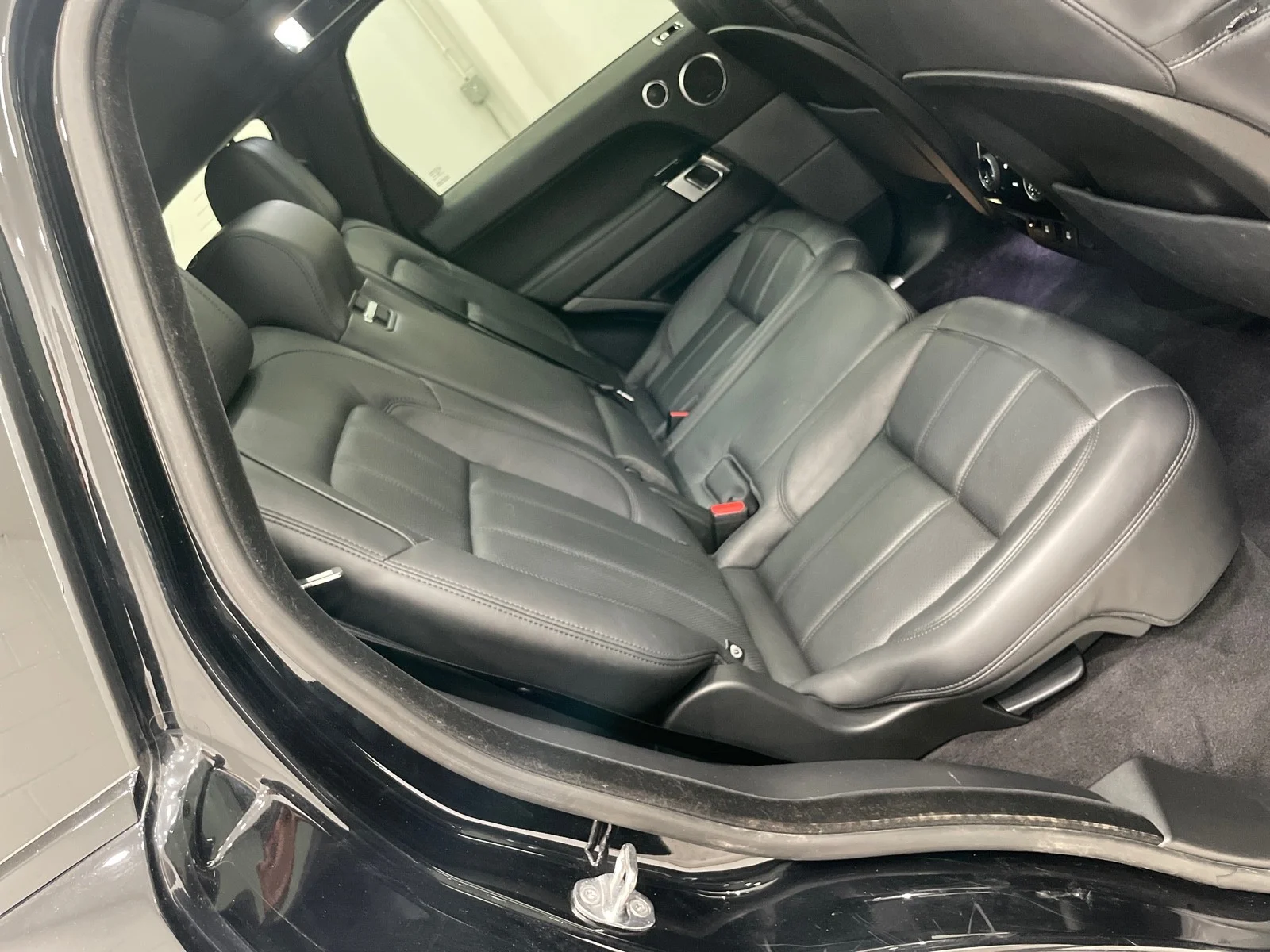 Used 2019 BLACK Land Rover HSE image 29