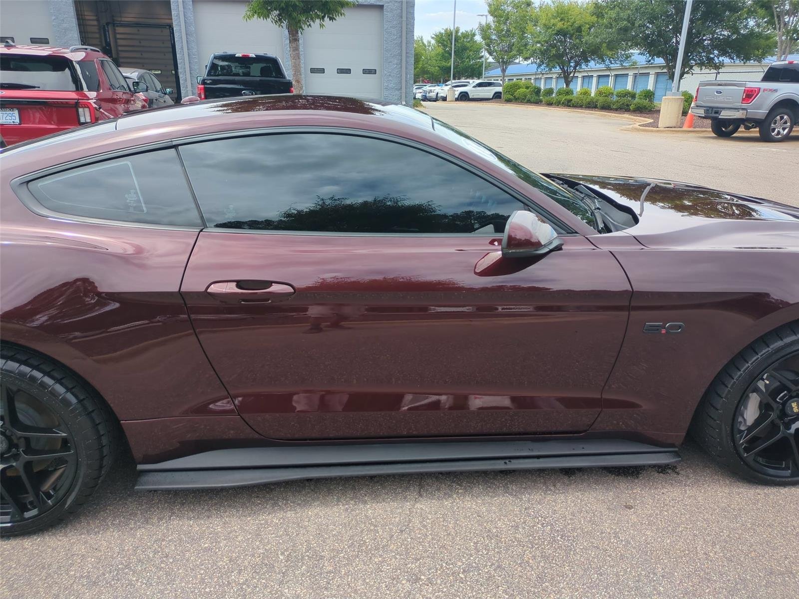 Used 2018 Royal Crimson Metallic Tinted Clearcoat FORD GT image 33