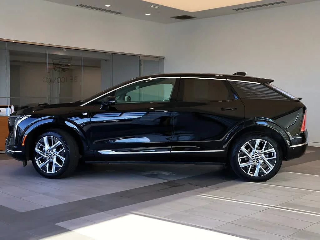 Certified 2025 Cadillac OPTIQ Luxury 2 with VIN 3GYK3DMR8SS137452 for sale in Libertyville, IL