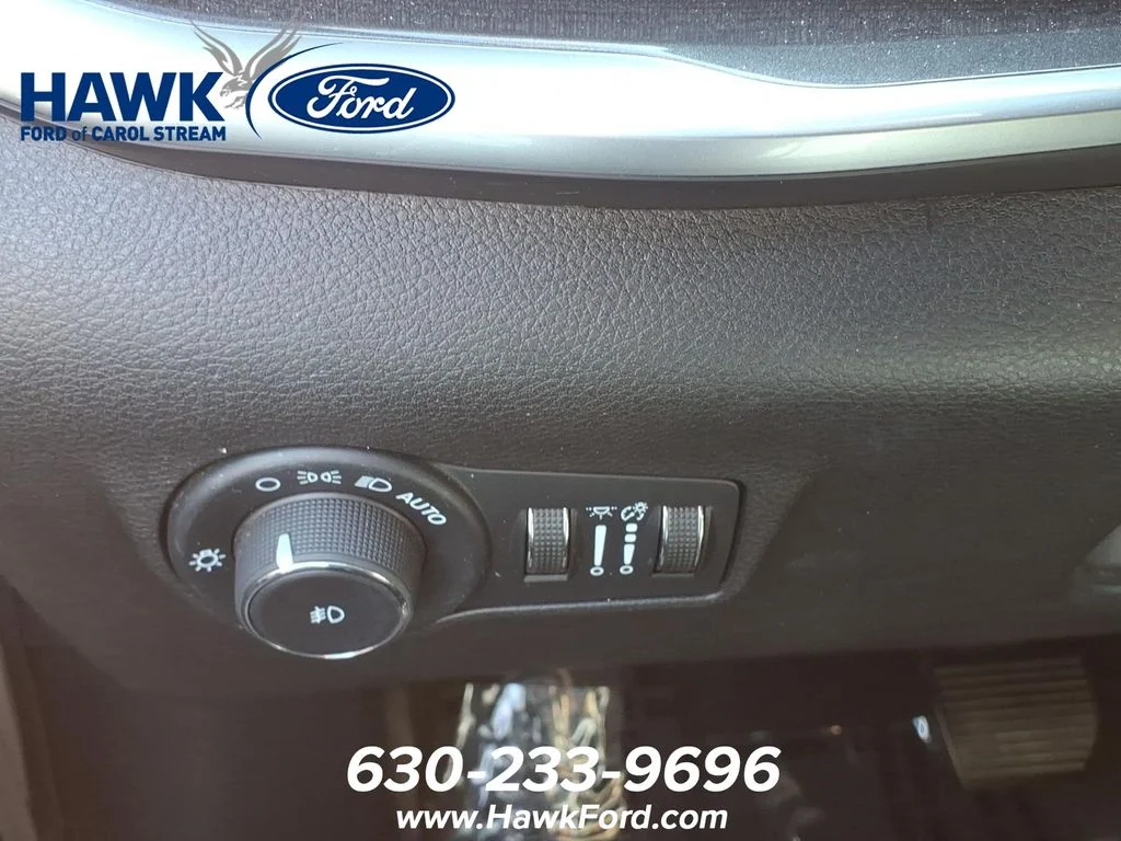 Used 2024 White Jeep Latitude image 21