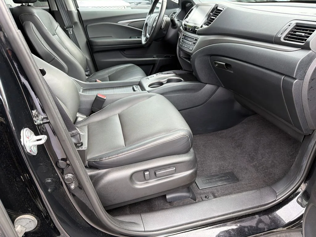 Used 2023 Black Honda RTL image 13