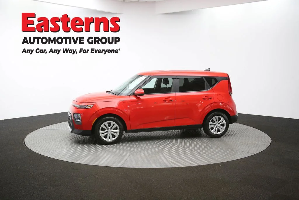 Used 2022 Red Kia LX image 56