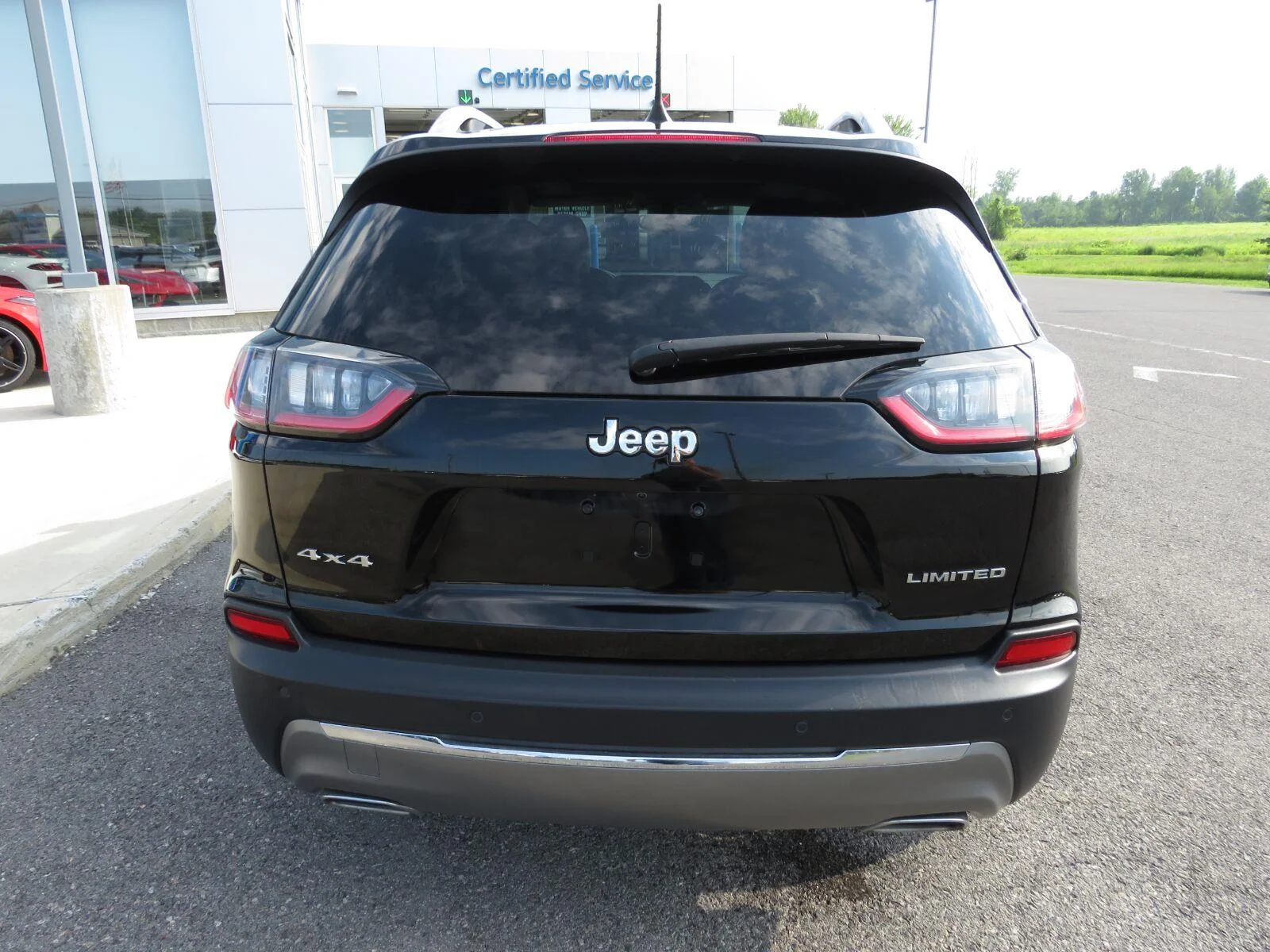 Used 2019 Diamond Black Cry Jeep Limited image 9