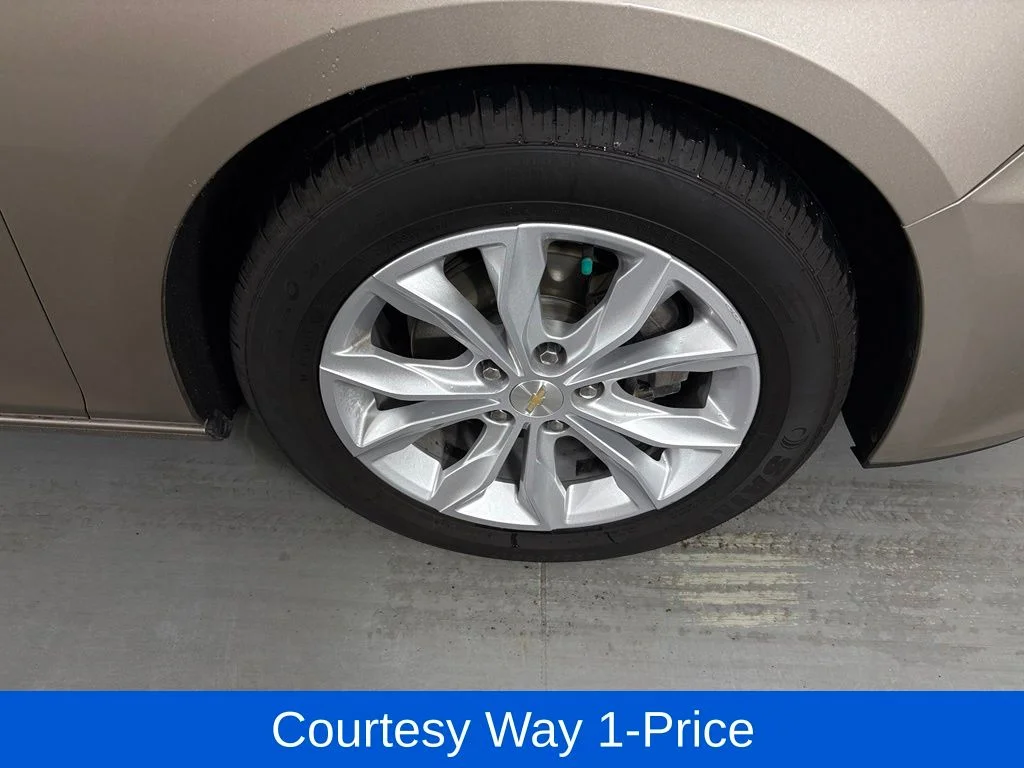 Used 2023 Gray Chevrolet LT image 13