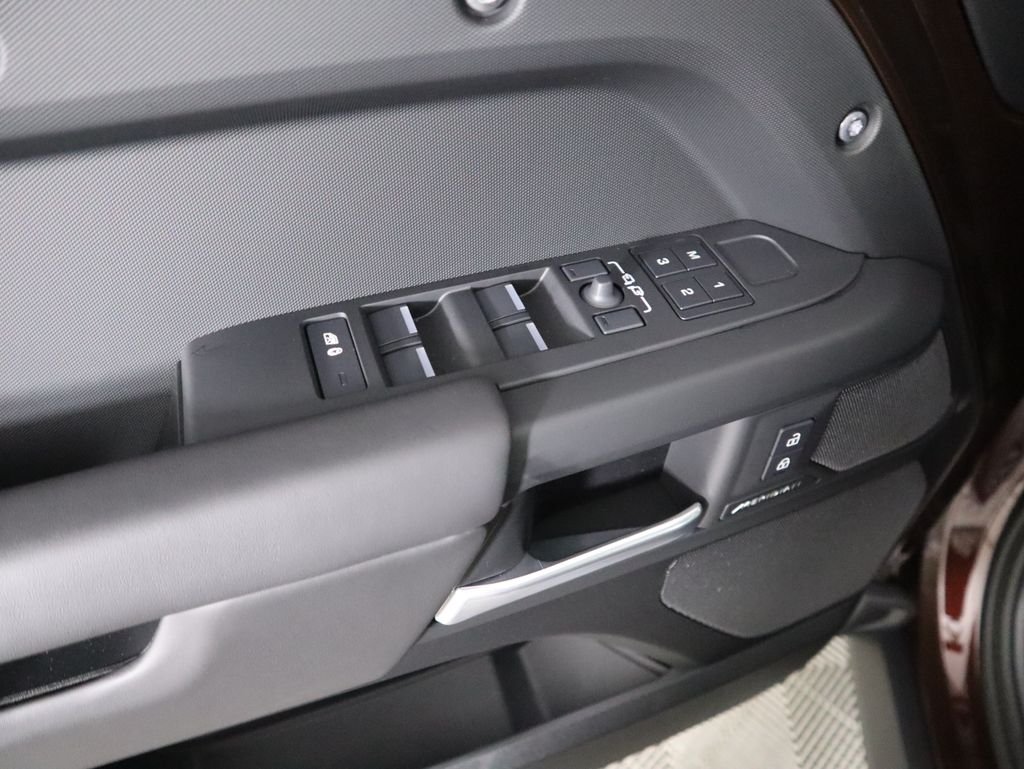 New 2026 Sedona Red Land Rover S image 25