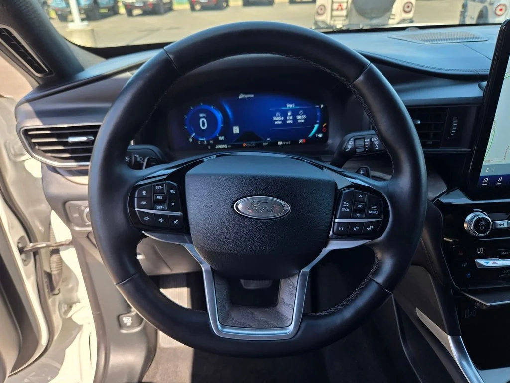 Used 2021 White Metallic Ford Platinum image 25