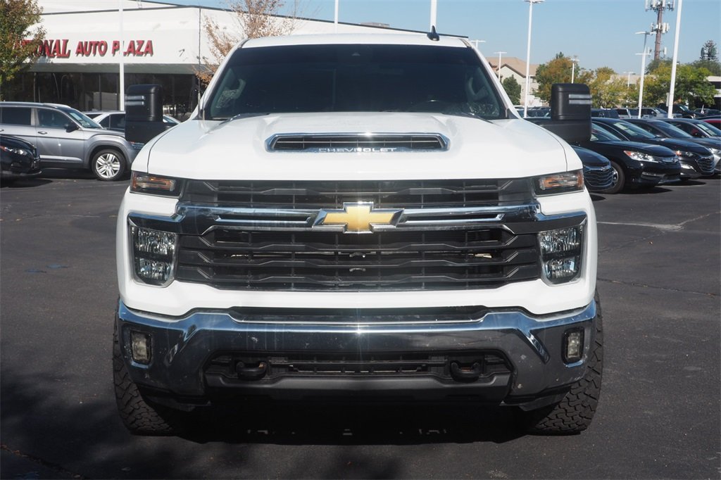 2024 Chevrolet Silverado 2500HD LT photo 2