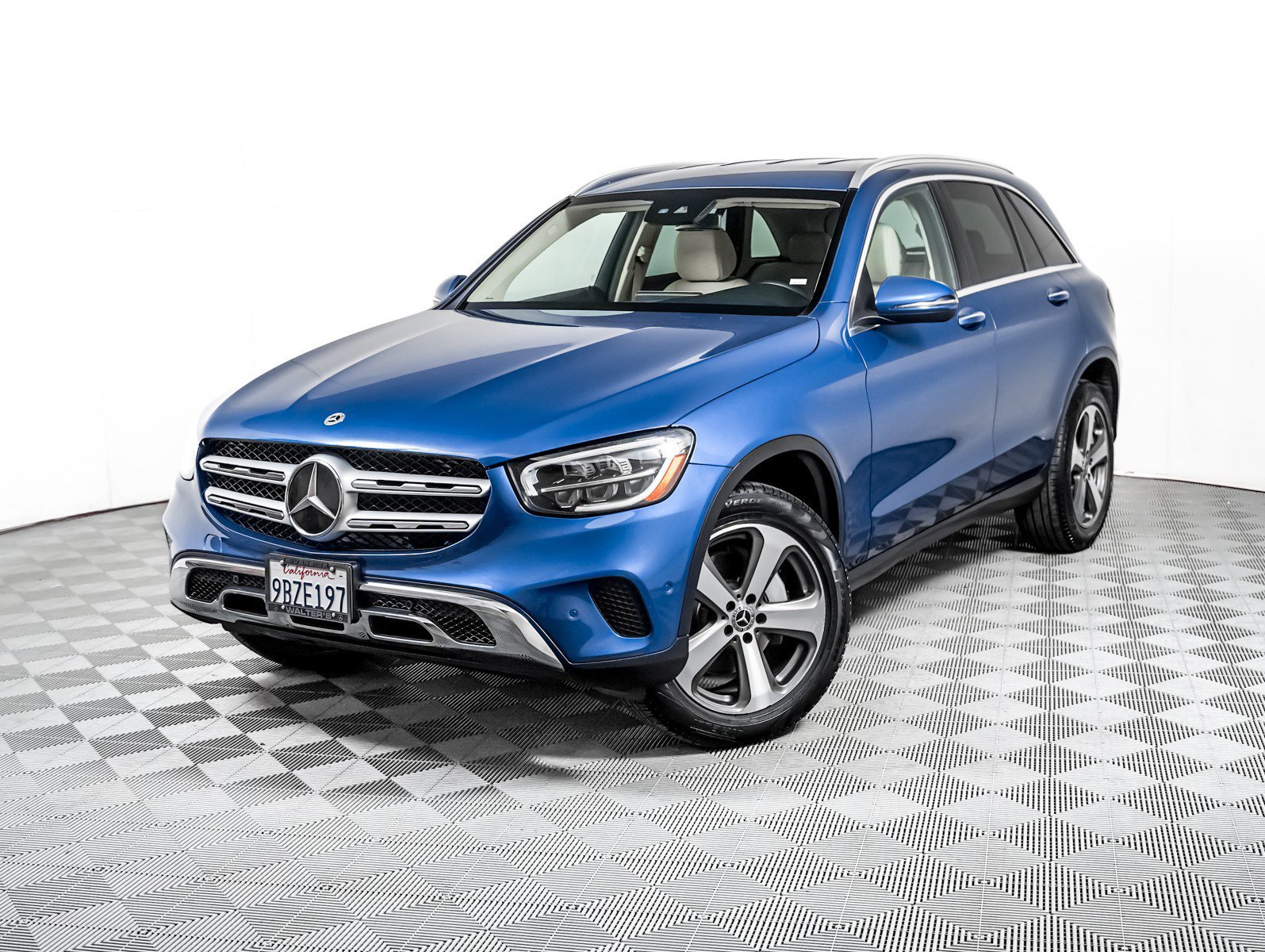 2022 Mercedes-Benz GLC GLC 300's photo