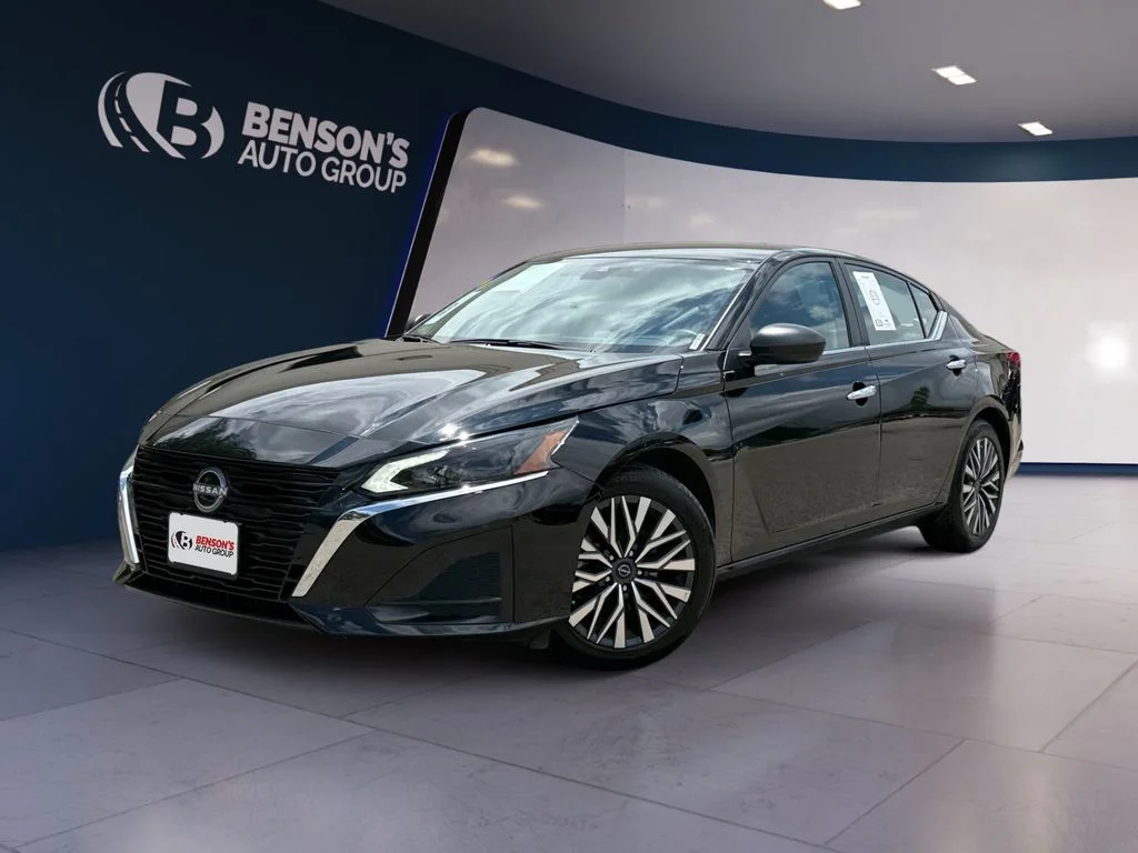 Used 2025 Black Nissan 2.5 SV image 1