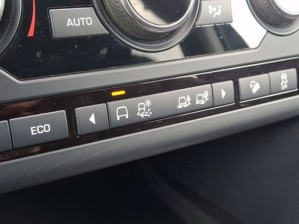 Used 2018 Narvik Black Land Rover SE image 23