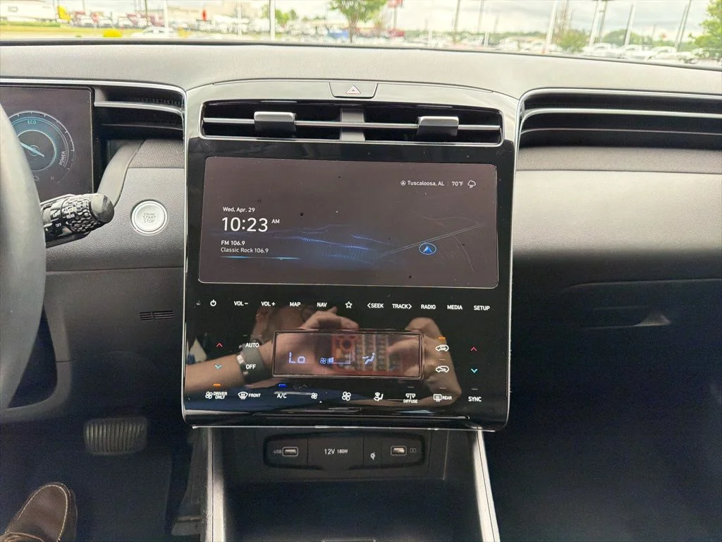Used 2023 Black Hyundai SEL Convenience image 21