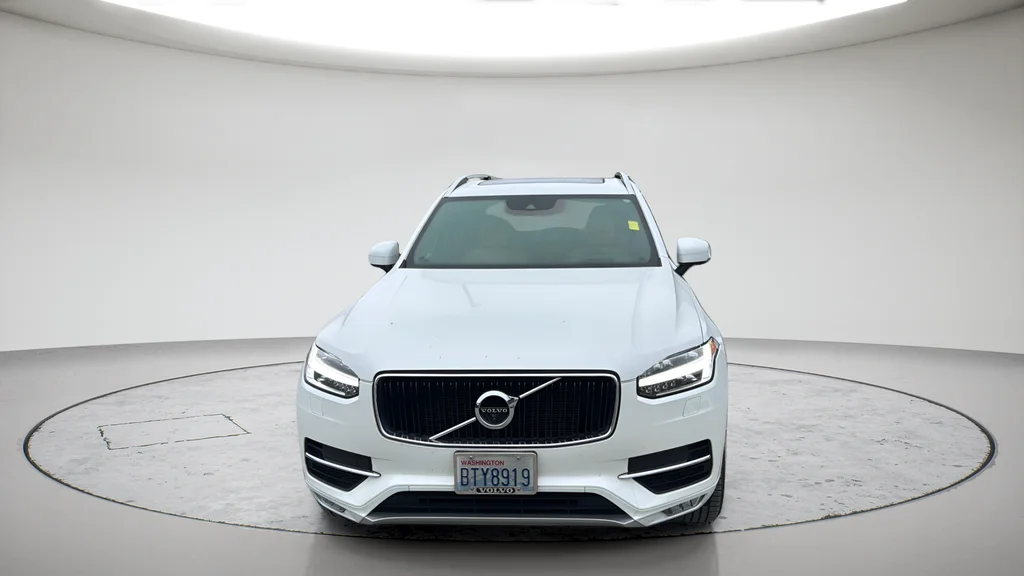 Used 2019 White Volvo T6 Momentum image 15