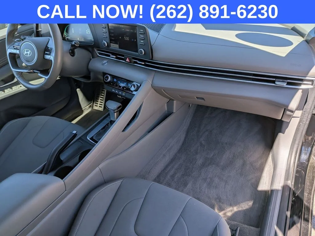 Used 2025 Black Hyundai SEL Sport image 28