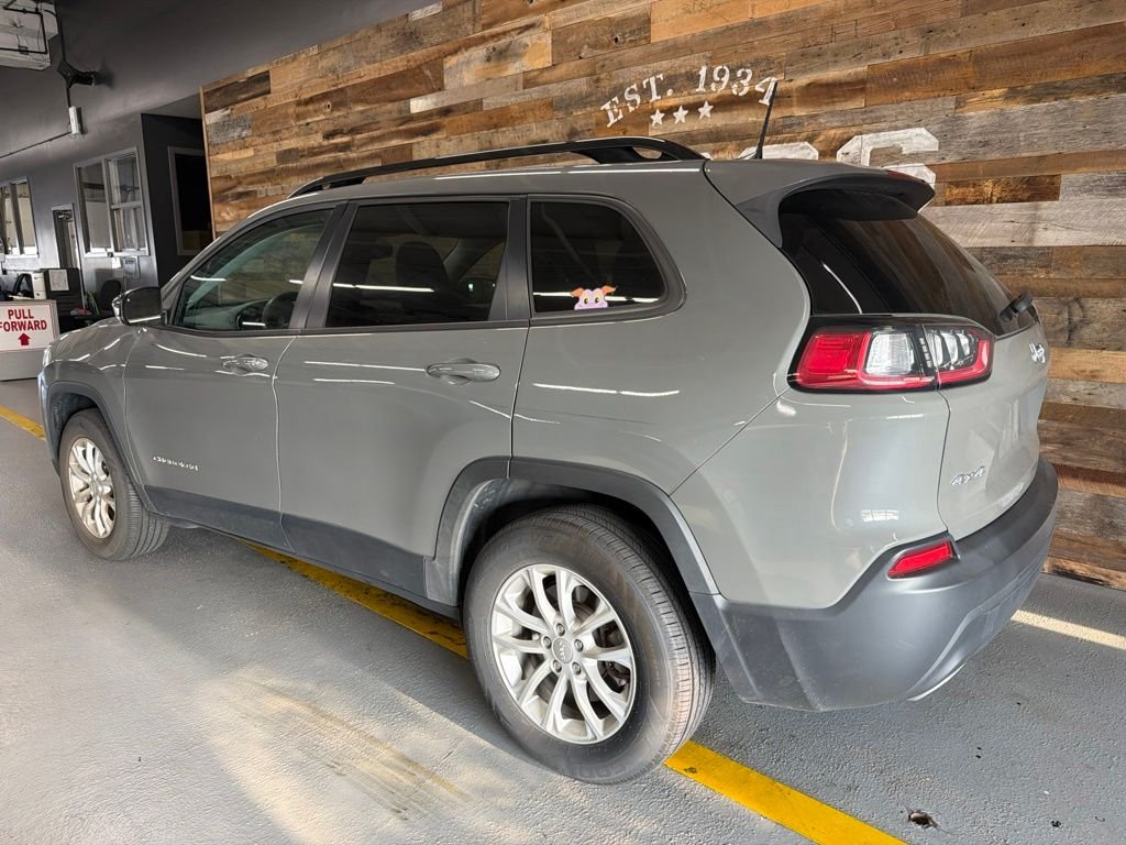 Used 2022 Gray Clearcoat Jeep Latitude Lux image 7