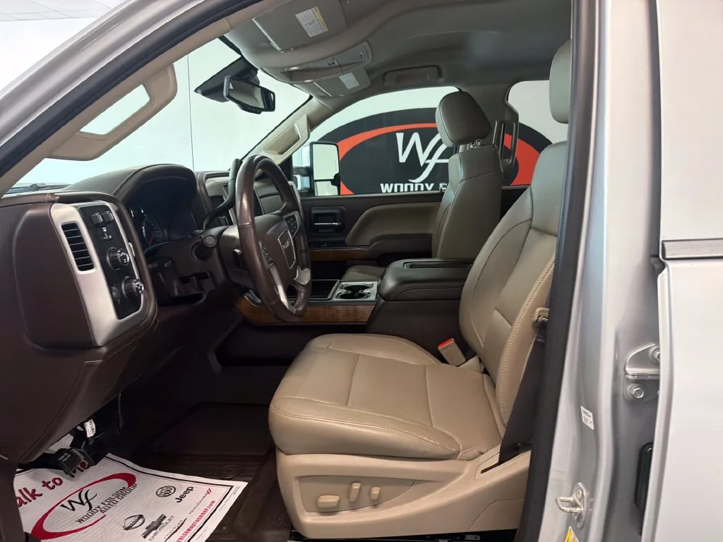 Used 2018 QUICKSILVER METALLIC GMC SLT image 9