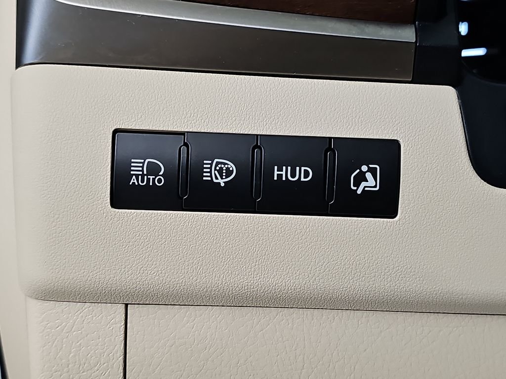 Used 2020 White Lexus 570 image 29