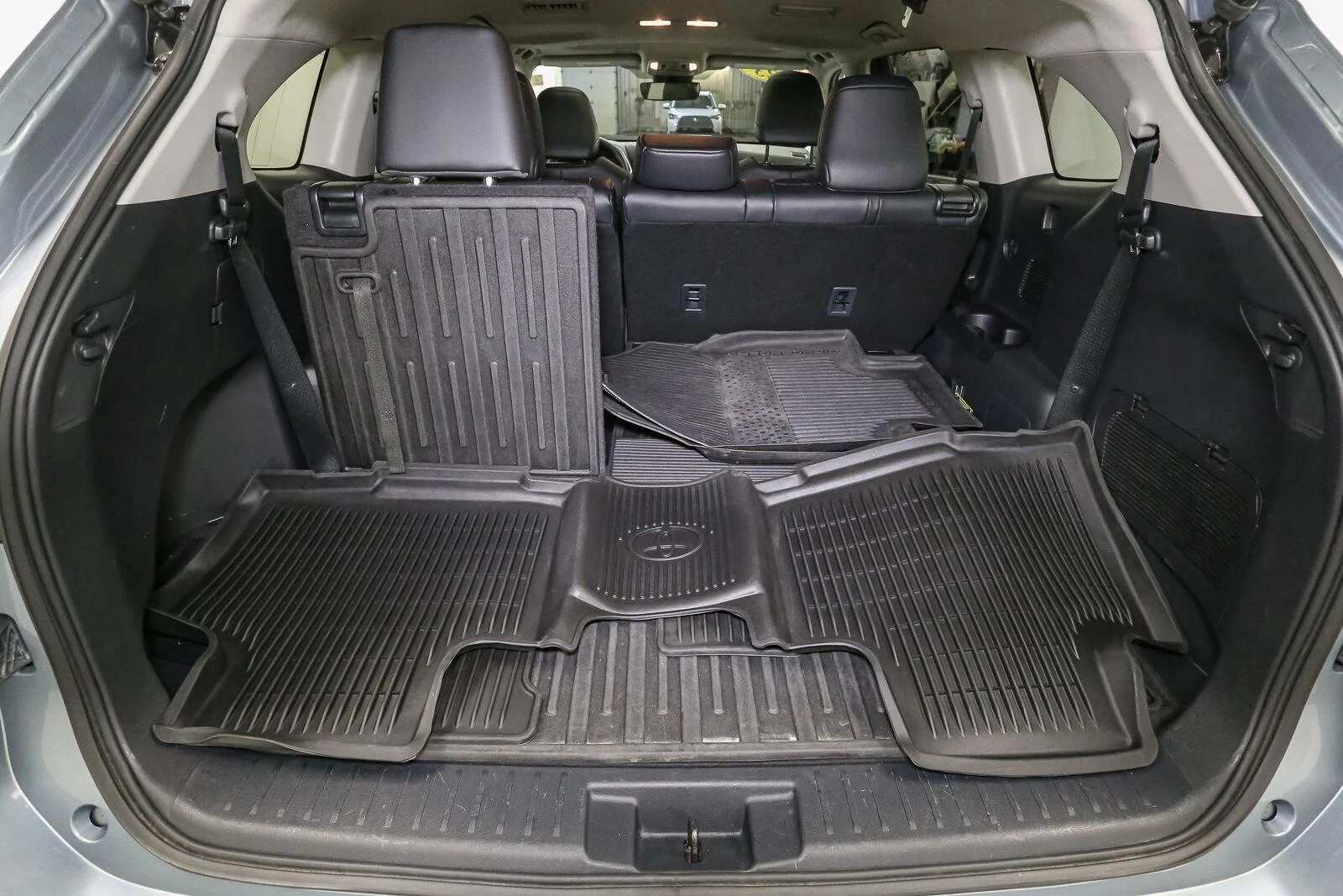 Used 2023 Moon Dust Toyota XLE image 13