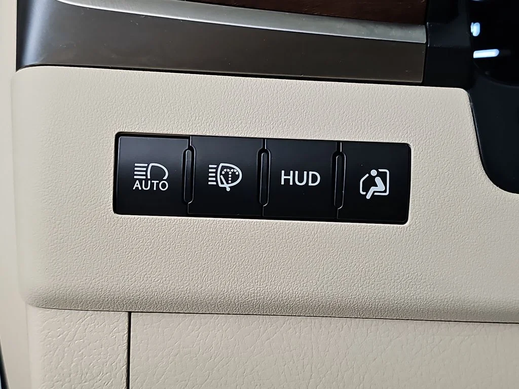 Used 2020 White Lexus 570 image 29