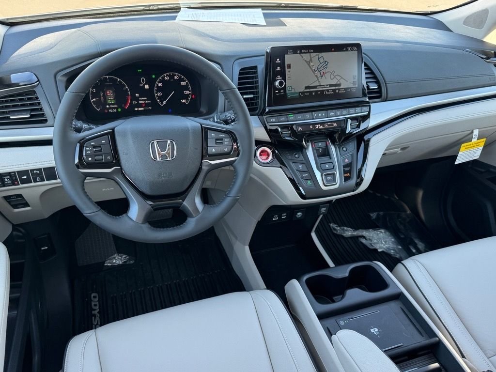 New 2026 Solar Silver Metallic Honda Touring image 7