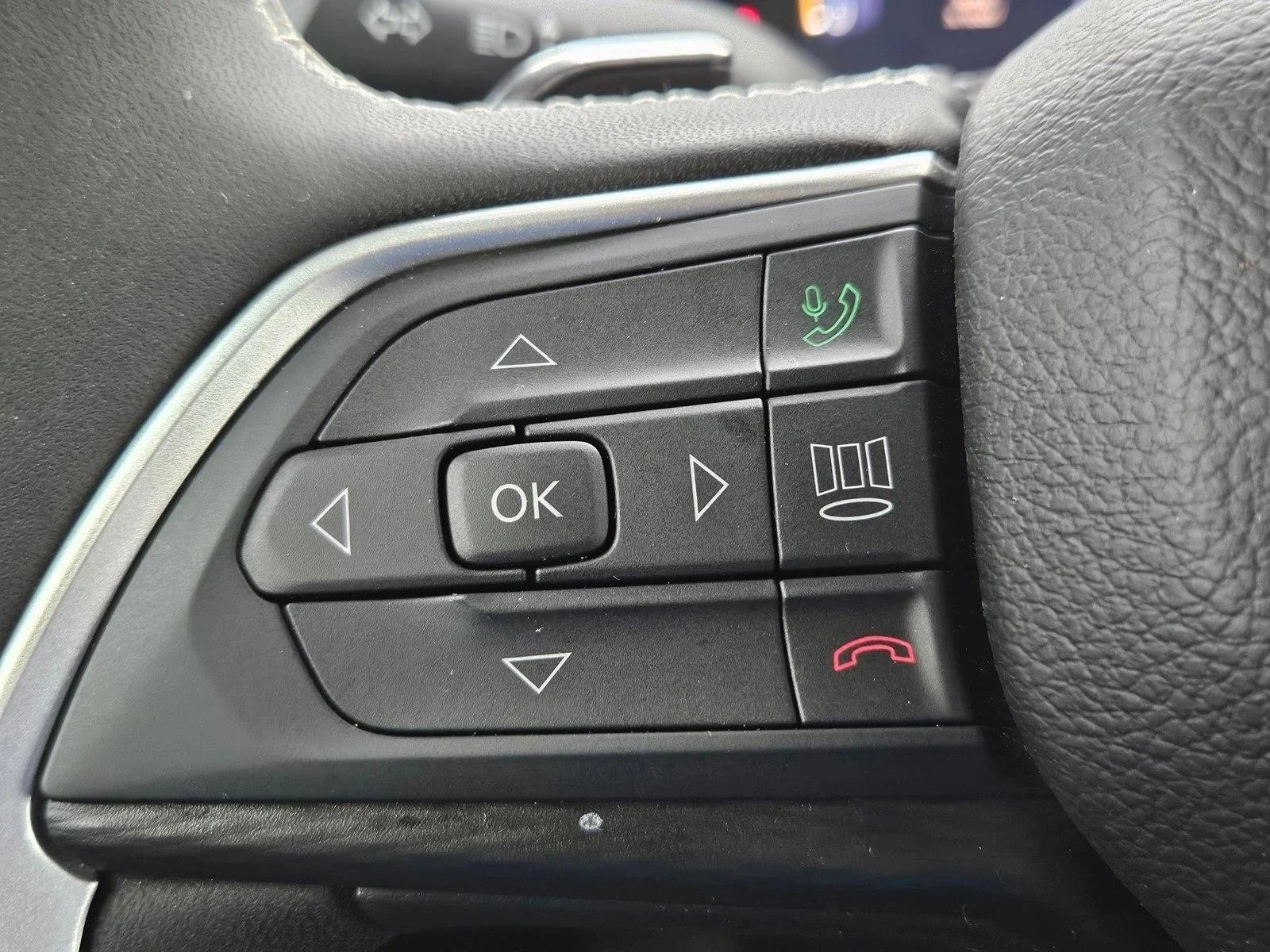 Used 2025 Silver Zynith Jeep Altitude X image 16