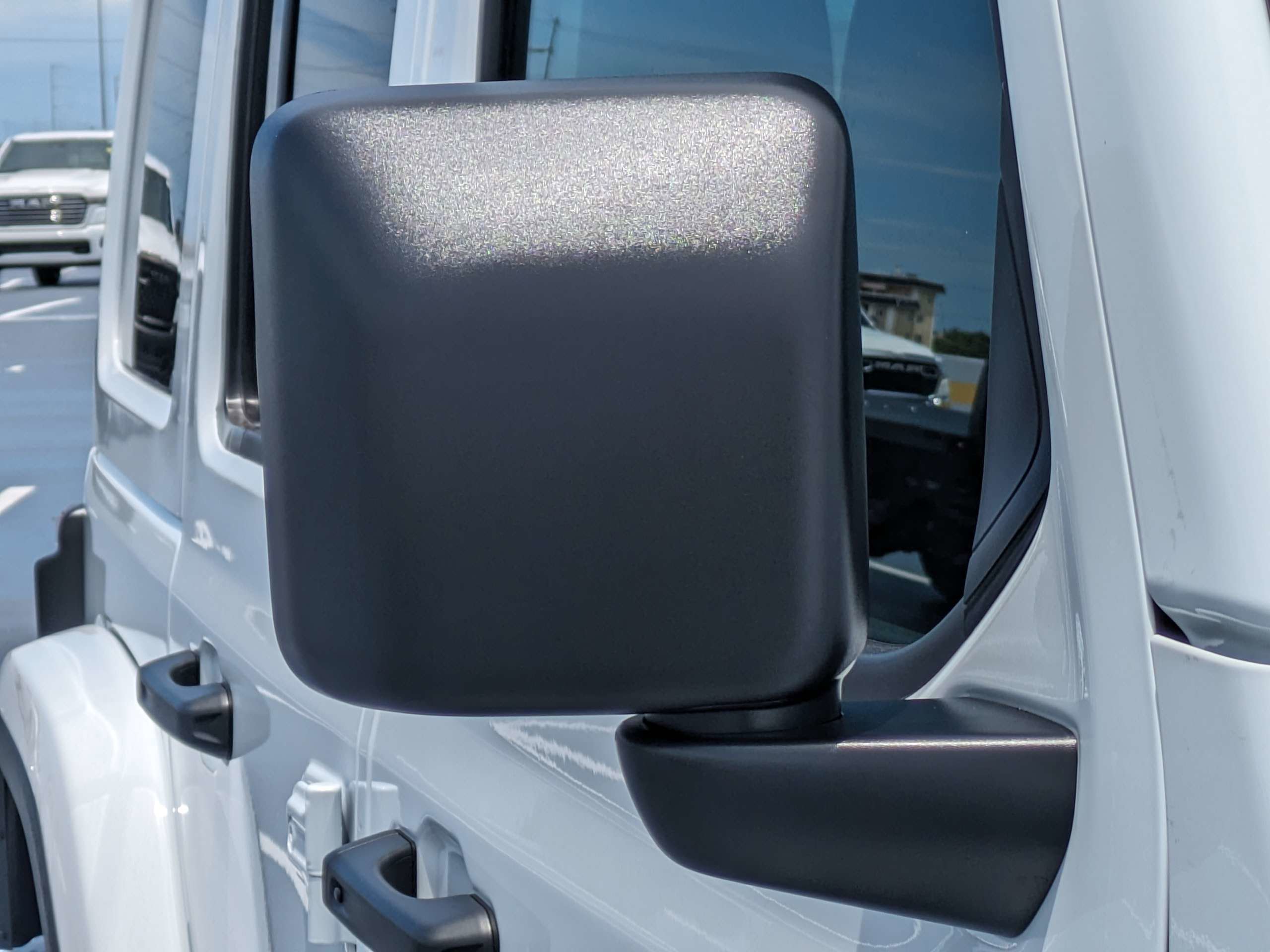 New 2026 Bright White Clear-Coat Exterior Paint Jeep Sahara image 11