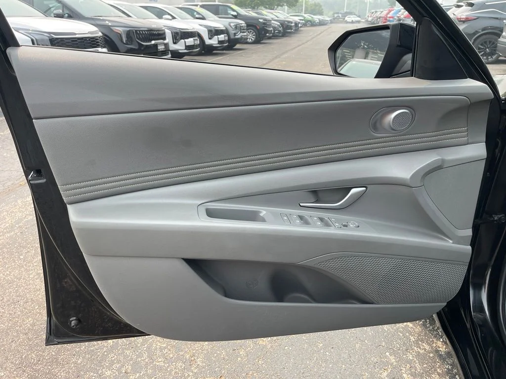 Used 2023 Phantom Black Hyundai SEL image 20