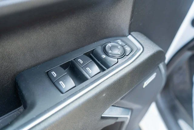 Used 2024 White GMC Elevation image 17