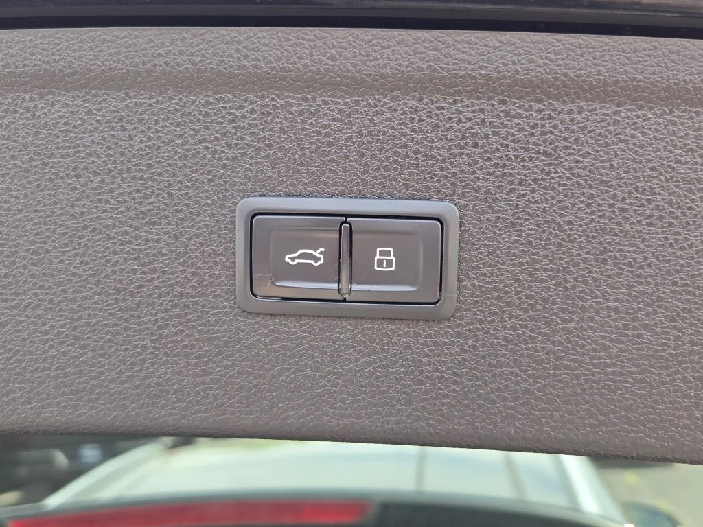 Used 2018 Black Audi 2.0T image 18