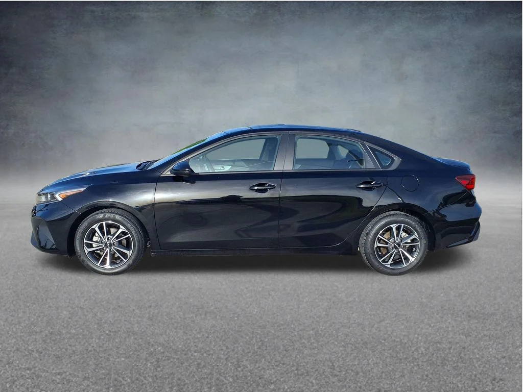 Used 2024 Black Kia LXS image 5