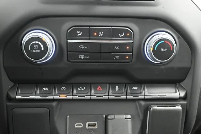 Used 2022 SILVER ICE METALLIC Chevrolet Custom image 18