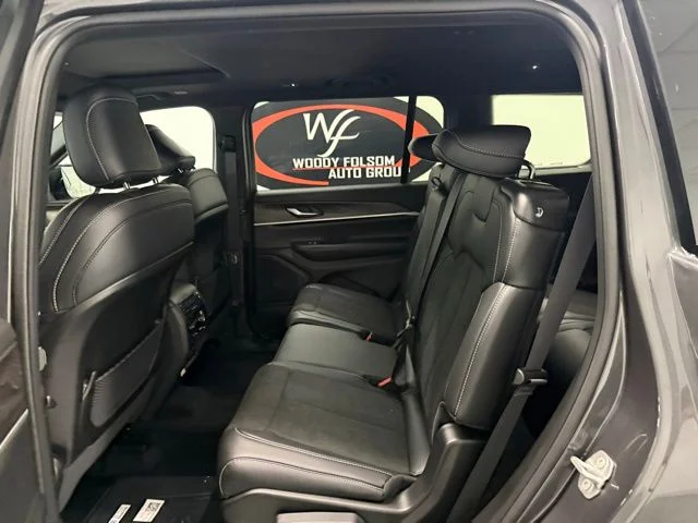 New 2026 Baltic Gray Metallic Clear-Coat Exterior Paint Jeep Altitude image 13