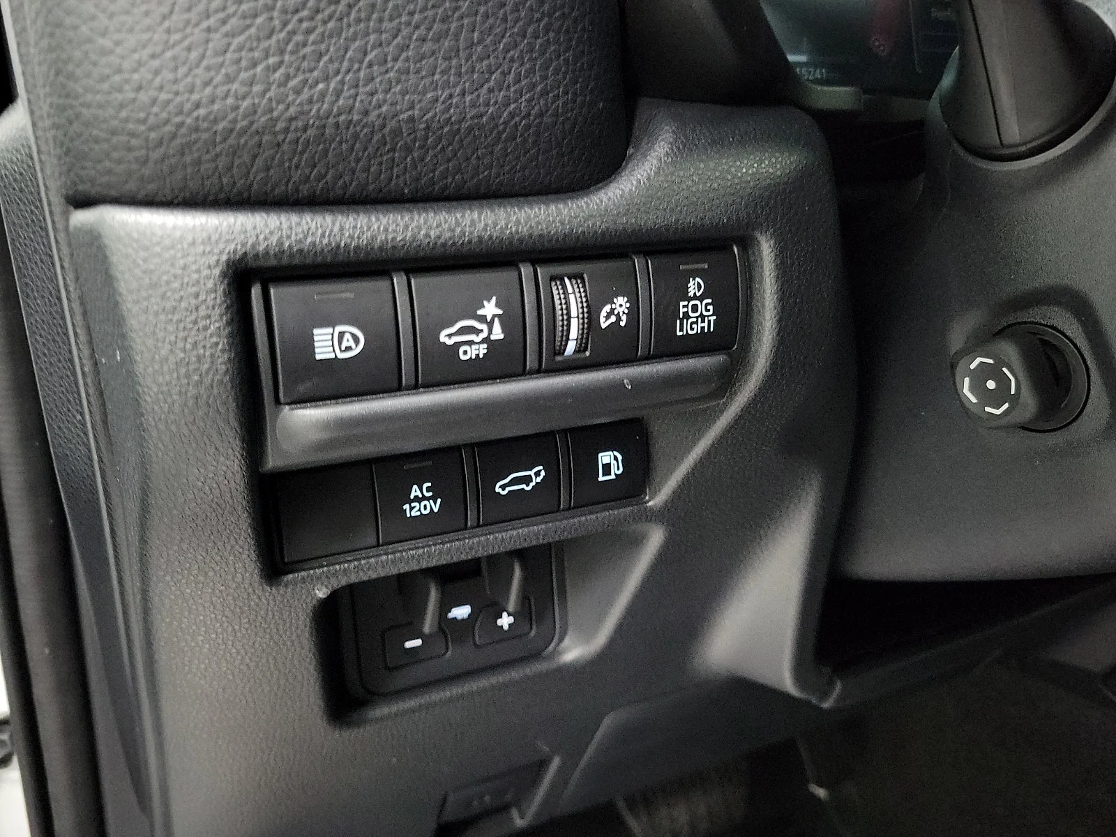 Used 2025 WIND CHILL PEARL Toyota  image 14